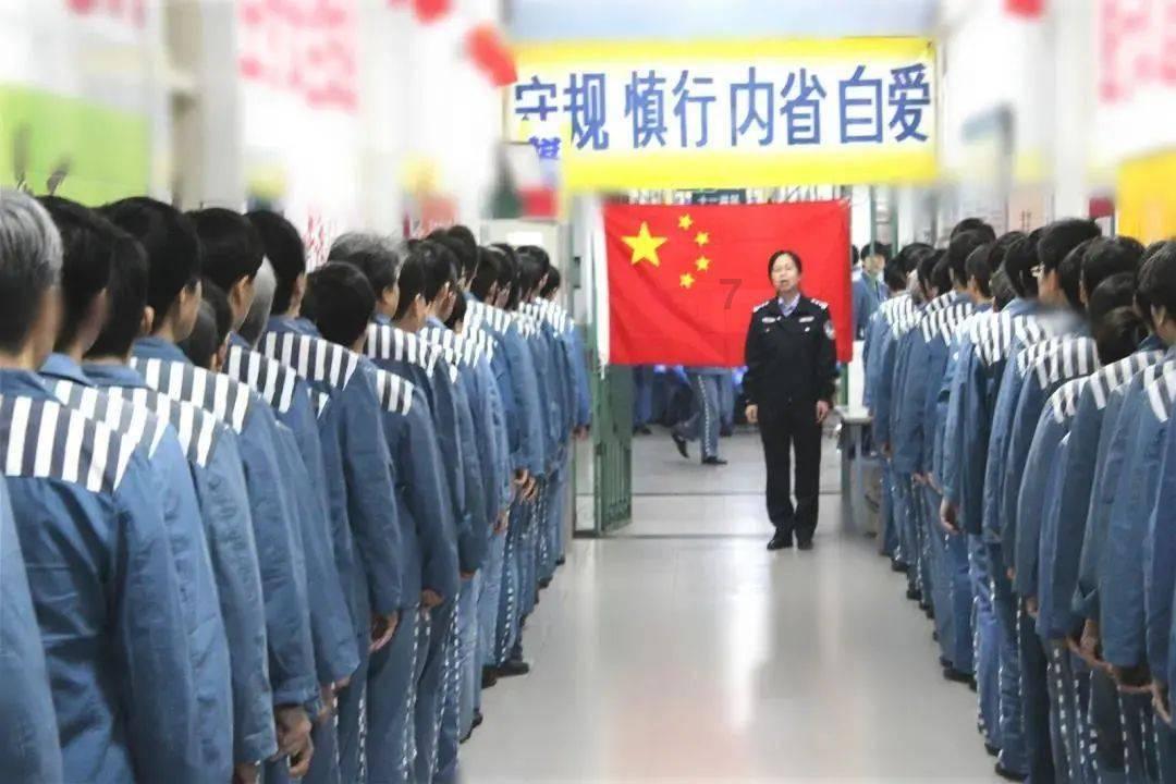 装饮料的玻璃罐能做奶瓶吗？